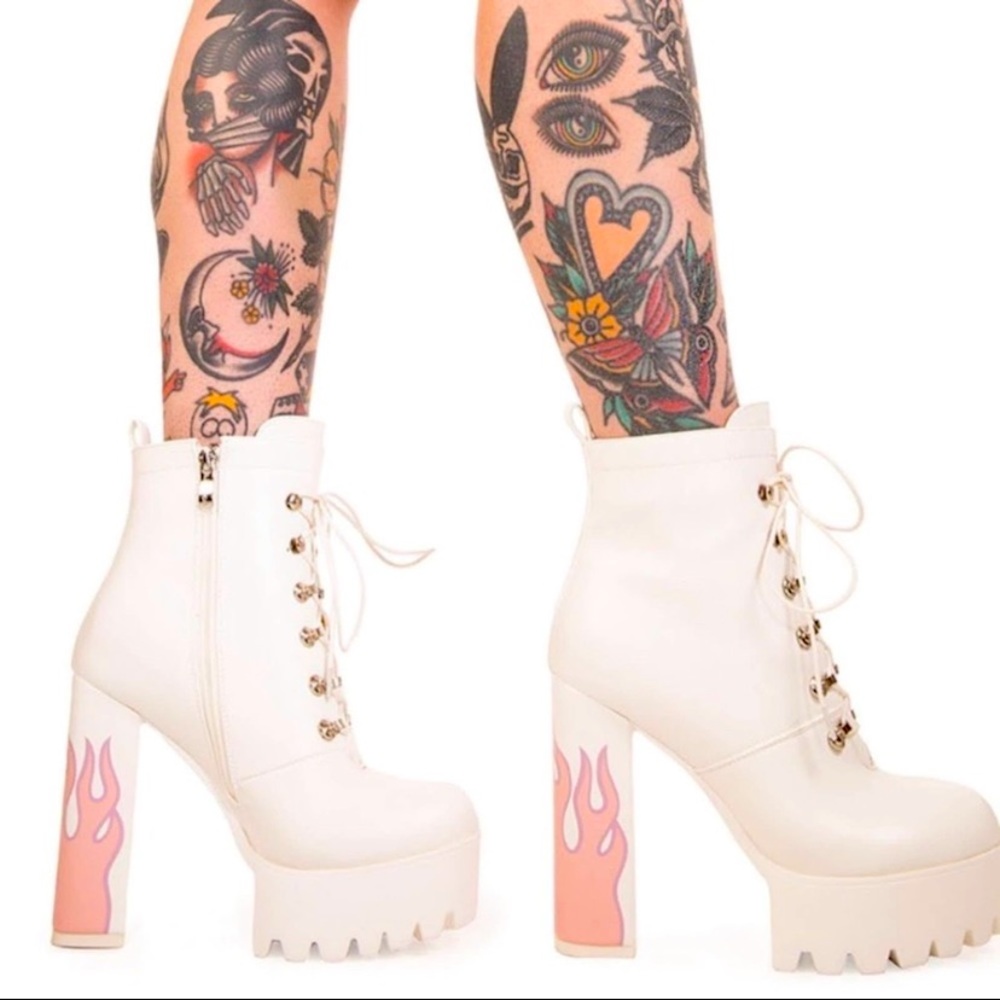 Used Like New Size 7 White Platform Boots